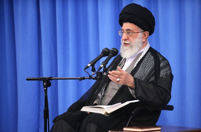 رهبر انقلاب: دانشجوی زمانه خود باش! رهبر انقلاب: دانشجوی زمانه خود باش!