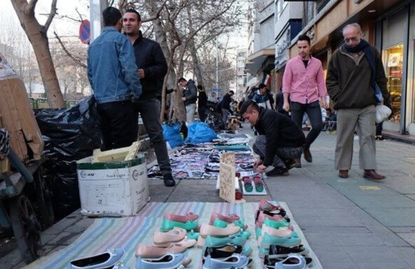 ساماندهی برای دستفروشان بهصرفه نیست! ساماندهی برای دستفروشان بهصرفه نیست!