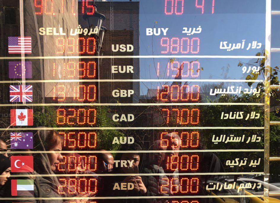 دلار با کانال ١٠هزار تومان خداحافظى کرد/ مقاومت صرافىهاى بانکى در شکستن نرخ دلار با کانال ١٠هزار تومان خداحافظى کرد/ مقاومت صرافىهاى بانکى در شکستن نرخ