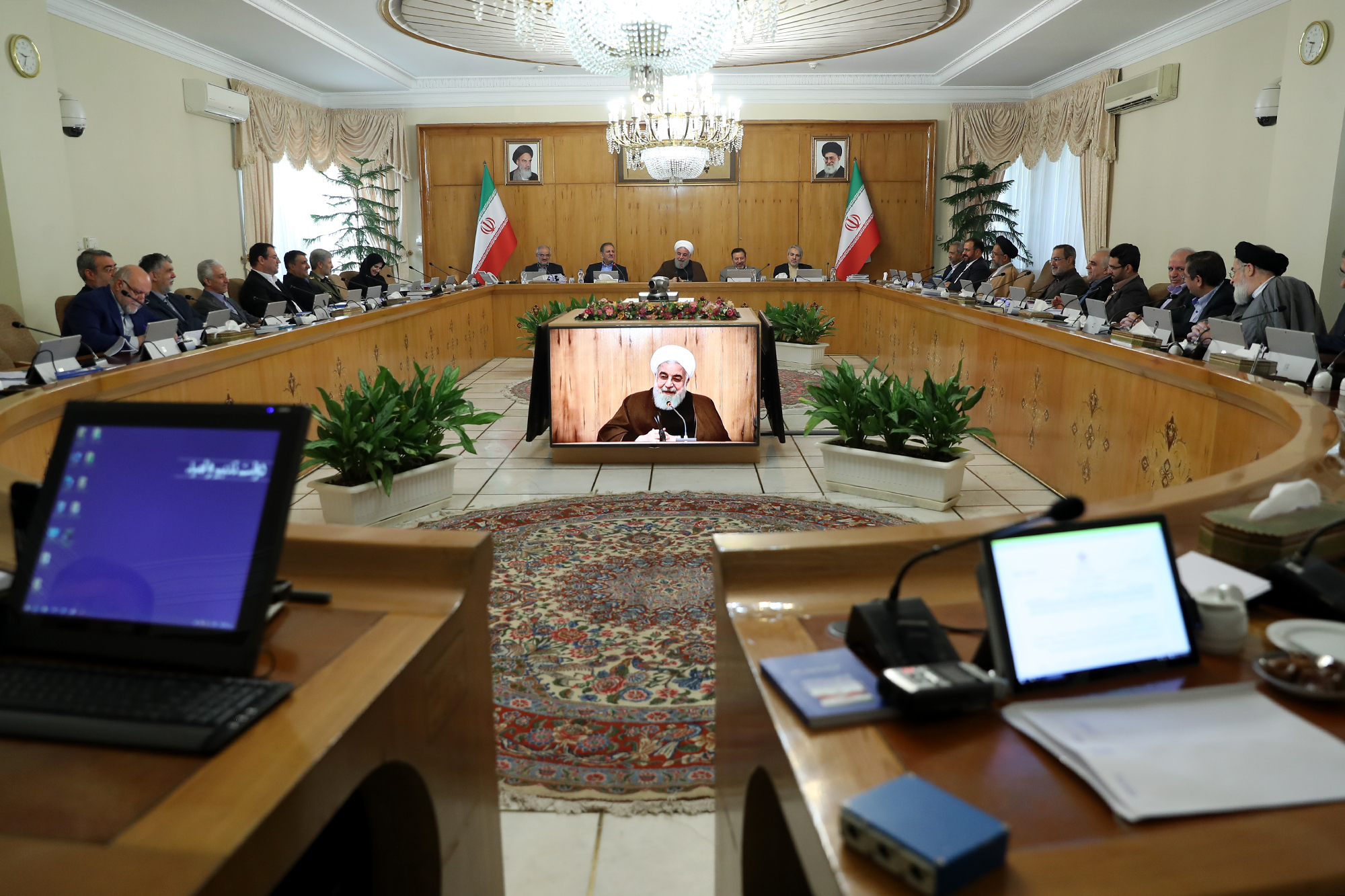 روحانی: تولید، اشتغال، کنترل تورم، حمایت از اقشار کمدرآمد و تأمین کالاهای مورد نیاز مردم، محور اصلی بودجه 98 است/ استانهای مرزی باید تامین کننده مواد اولیه مورد نیاز کارخانهها شوند روحانی: تولید، اشتغال، کنترل تورم، حمایت از اقشار کمدرآمد و تأمین کالاهای مورد نیاز مردم، محور اصلی بودجه 98 است/ استانهای مرزی باید تامین کننده مواد اولیه مورد نیاز کارخانهها شوند