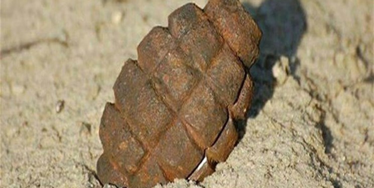 کشف نارنجک جنگی در حیاط دبیرستان دخترانه +عکس کشف نارنجک جنگی در حیاط دبیرستان دخترانه +عکس