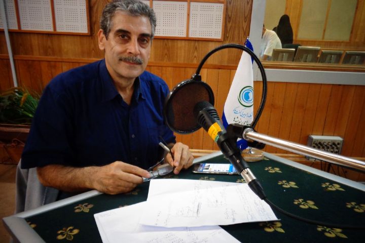 دولت باید با ارز ۴۲۰۰ تومانی خداحافظی کند دولت باید با ارز ۴۲۰۰ تومانی خداحافظی کند
