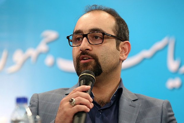انتقاد عضو شورا به سوراخ سوراخ شدن قانون منع به کارگیری بازنشستگان انتقاد عضو شورا به سوراخ سوراخ شدن قانون منع به کارگیری بازنشستگان