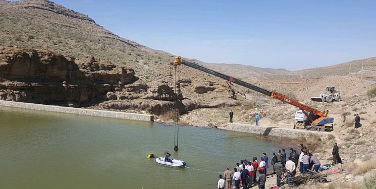 مرگ 3عضو یک خانواده در سقوط خودرو به سد +عکس مرگ 3عضو یک خانواده در سقوط خودرو به سد +عکس