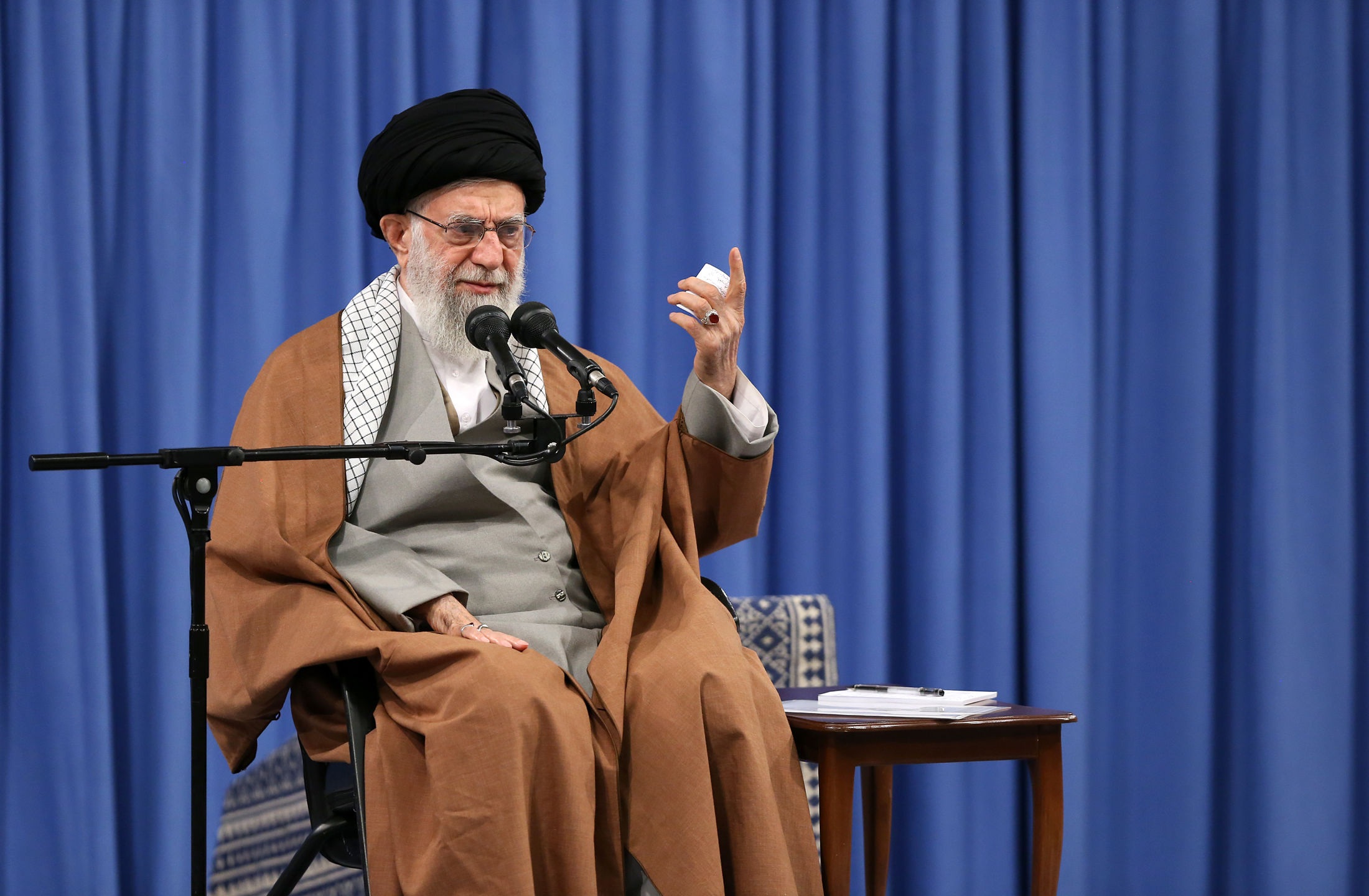 رهبر انقلاب جانباختن جمعی از هممیهنان در کرمان و تهران را تسلیت گفتند رهبر انقلاب جانباختن جمعی از هممیهنان در کرمان و تهران را تسلیت گفتند