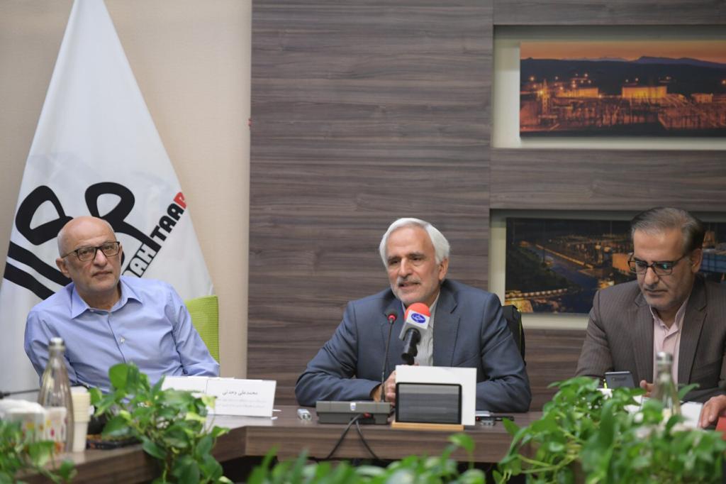 شوک ارزی توان بازپرداخت بدهی تولیدکنندگان برق را گرفت/ سرمایهگذاران غیردولتی برق در انتظار اصلاح بودجه۹۹ شوک ارزی توان بازپرداخت بدهی تولیدکنندگان برق را گرفت/ سرمایهگذاران غیردولتی برق در انتظار اصلاح بودجه۹۹
