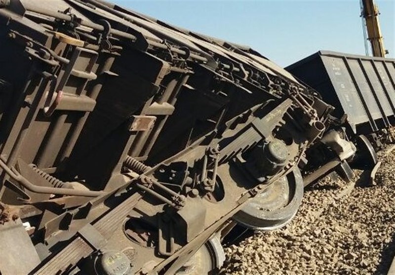 خروج دیزل قطار زاهدان ــ تهران از ریل