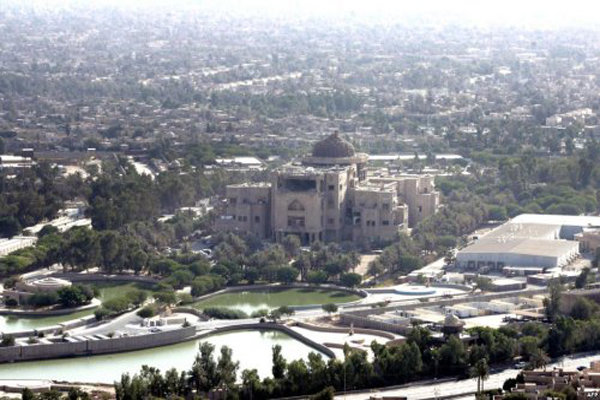 پرواز بالگردهای آمریکایی بر فراز منطقه سبز و فرودگاه بغداد پرواز بالگردهای آمریکایی بر فراز منطقه سبز و فرودگاه بغداد