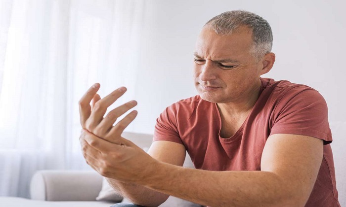 چرا دست بیحس میشود؟ چرا دست بیحس میشود؟