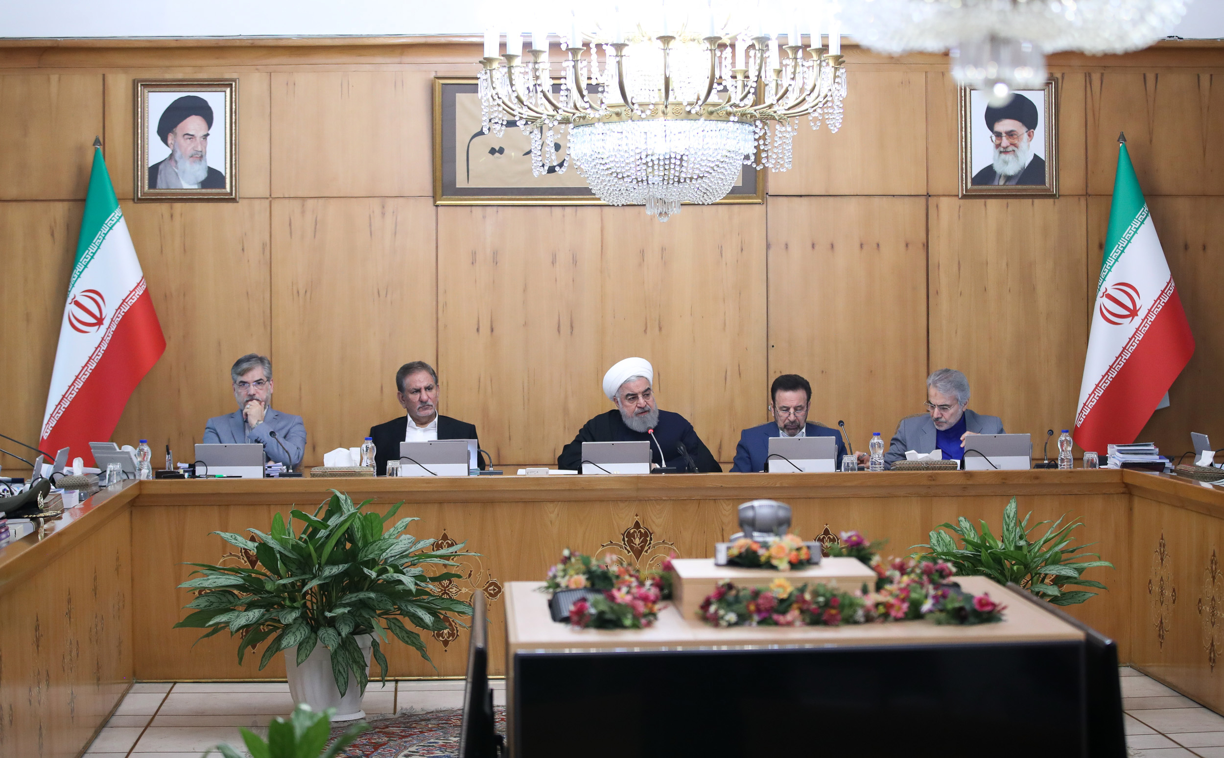 مجوز واردات یک هزار آمبولانس برای وزارت بهداشت صادر شد/ تصویب آیین نامه اجرایی قانون تقویت و توسعه نظام استاندارد مجوز واردات یک هزار آمبولانس برای وزارت بهداشت صادر شد/ تصویب آیین نامه اجرایی قانون تقویت و توسعه نظام استاندارد