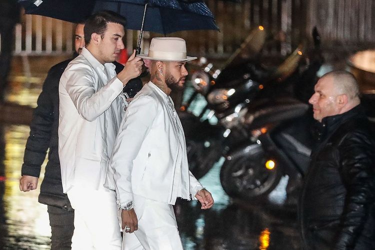 تم عجیب جشن تولد نیمار! +عکس تم عجیب جشن تولد نیمار! +عکس
