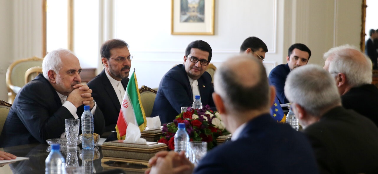 ظریف و بورل در خصوص برجام با یکدیگر گفتوگو کردند ظریف و بورل در خصوص برجام با یکدیگر گفتوگو کردند