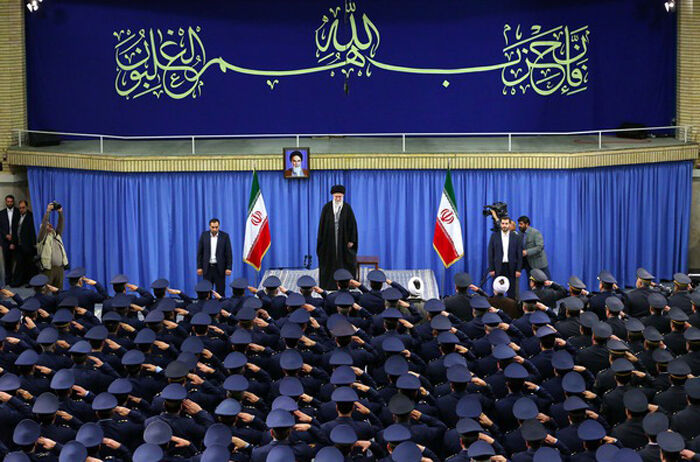 دیدار جمعی از فرماندهان و کارکنان نیروی هوایی با رهبر انقلاب دیدار جمعی از فرماندهان و کارکنان نیروی هوایی با رهبر انقلاب