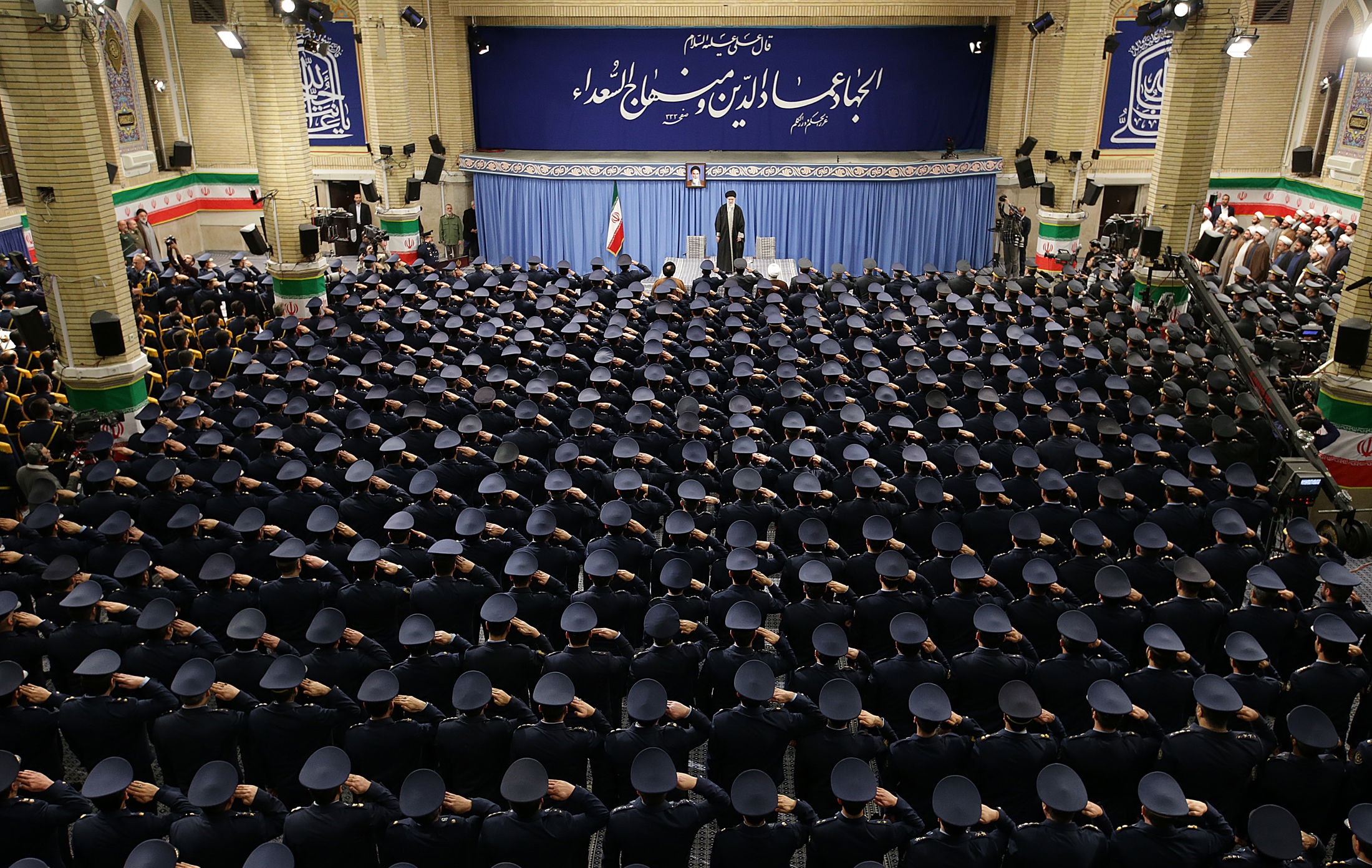 قوی شویم تا جنگ نشود و تهدید دشمن تمام شود/ باید بند ناف اقتصاد را از نفت قطع کنیم قوی شویم تا جنگ نشود و تهدید دشمن تمام شود/ باید بند ناف اقتصاد را از نفت قطع کنیم