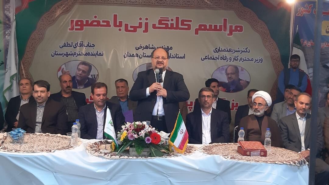 شریعتمداری: اختصاص ۱.۵میلیارد دلار از صندوق توسعه برای اشتغال شریعتمداری: اختصاص ۱.۵میلیارد دلار از صندوق توسعه برای اشتغال