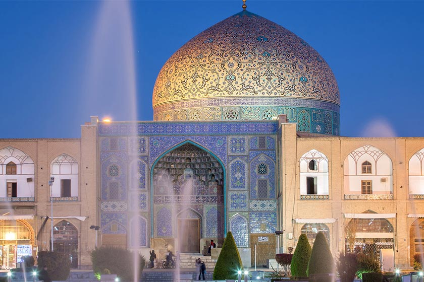 چرا مرمت مسجد شیخ لطف الله را به یک «طاق زن» سپردند؟ چرا مرمت مسجد شیخ لطف الله را به یک «طاق زن» سپردند؟