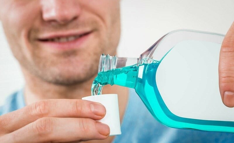 خطر پنهان استفاده از دهانشویه برای سلامتی افراد خطر پنهان استفاده از دهانشویه برای سلامتی افراد