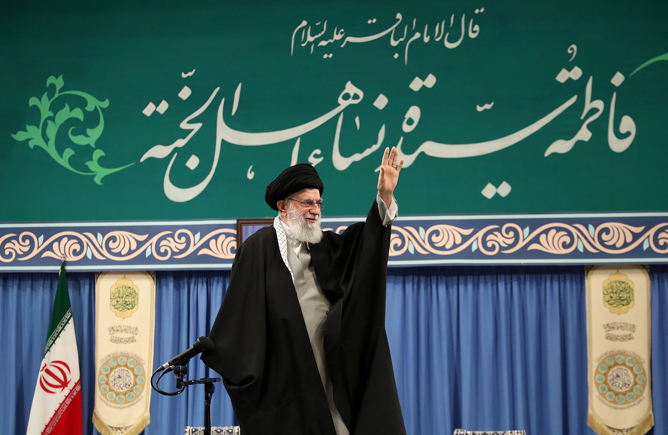 رهبر انقلاب: سبک زندگی را با فرهنگسازی به مسیر اسلامی آن بازگردانید رهبر انقلاب: سبک زندگی را با فرهنگسازی به مسیر اسلامی آن بازگردانید