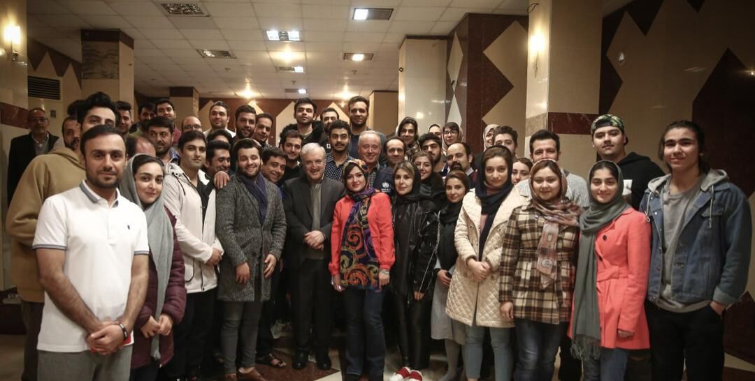 وزیر بهداشت با دانشجویان بازگشته از ووهان دیدار کرد وزیر بهداشت با دانشجویان بازگشته از ووهان دیدار کرد
