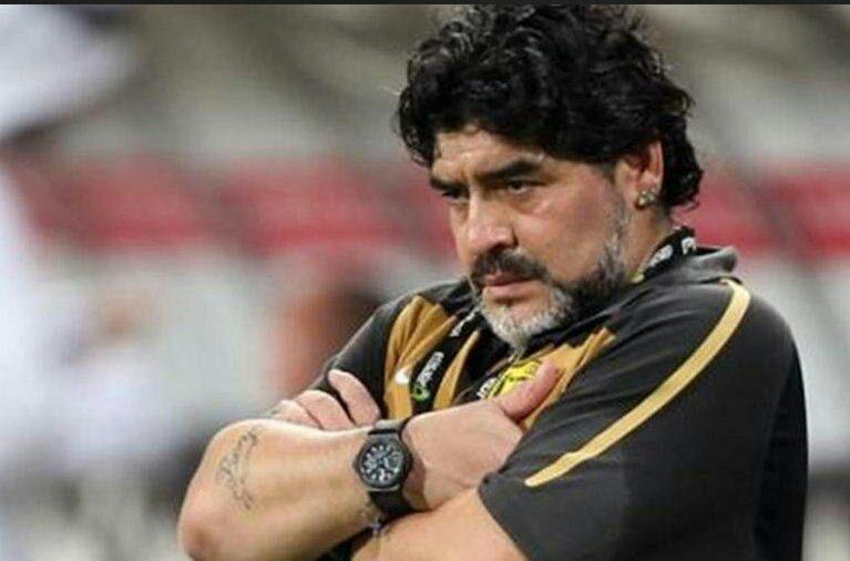 اقدام مشکوک مارادونا در فوتبال زنده!