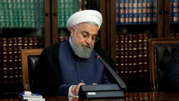روحانی یک قانون مصوب مجلس را برای اجرا ابلاغ کرد روحانی یک قانون مصوب مجلس را برای اجرا ابلاغ کرد