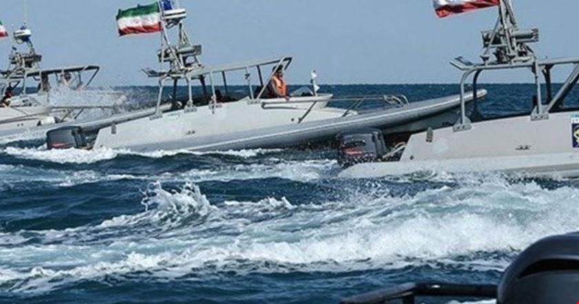 جلوگیری از خروج ۶۰ هزار لیتر سوخت قاچاق در میناب جلوگیری از خروج ۶۰ هزار لیتر سوخت قاچاق در میناب