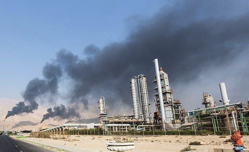 قزوین در محاصره آلودگی/ نیروگاه شهید رجایی با تمام قوا مازوت میسوزاند قزوین در محاصره آلودگی/ نیروگاه شهید رجایی با تمام قوا مازوت میسوزاند