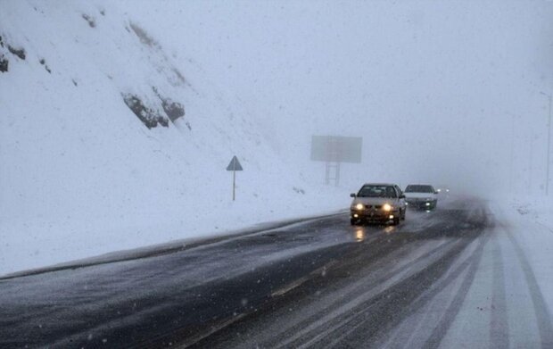 بارش برف در محورهای هراز و فیروزکوه