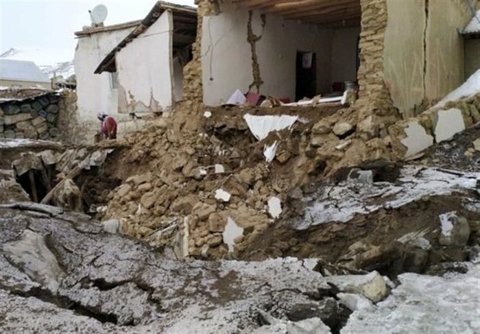 بیخانمانی زلزله زدگان «قطور» در دمای منفی 20 درجه بیخانمانی زلزله زدگان «قطور» در دمای منفی 20 درجه