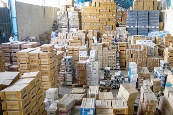 انبار بزرگ دستکش در خاوران لو رفت انبار بزرگ دستکش در خاوران لو رفت
