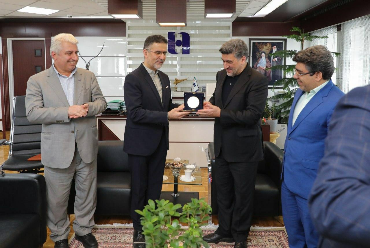 اولین «گواهی قدمت و ثبت در خاطرات جمعی» یونسکو در نظام بانکی کشور به بانک صادرات ایران اعطا شد اولین «گواهی قدمت و ثبت در خاطرات جمعی» یونسکو در نظام بانکی کشور به بانک صادرات ایران اعطا شد