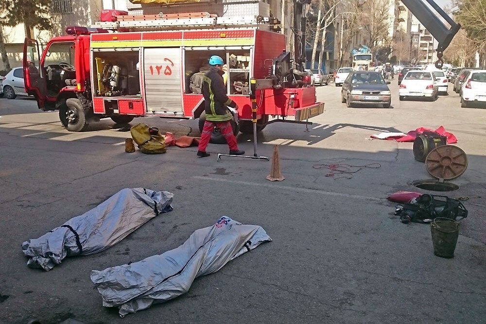 ۲کارگر هنگام لایروبی کانال فاضلاب جان باختند ۲کارگر هنگام لایروبی کانال فاضلاب جان باختند