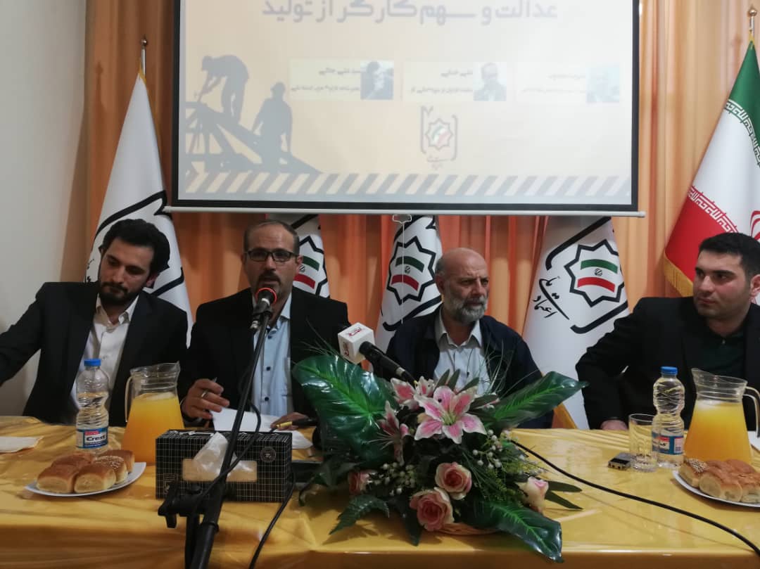 دستمزد کارگران کمتر از نصف حداقل نیاز آنهاست دستمزد کارگران کمتر از نصف حداقل نیاز آنهاست