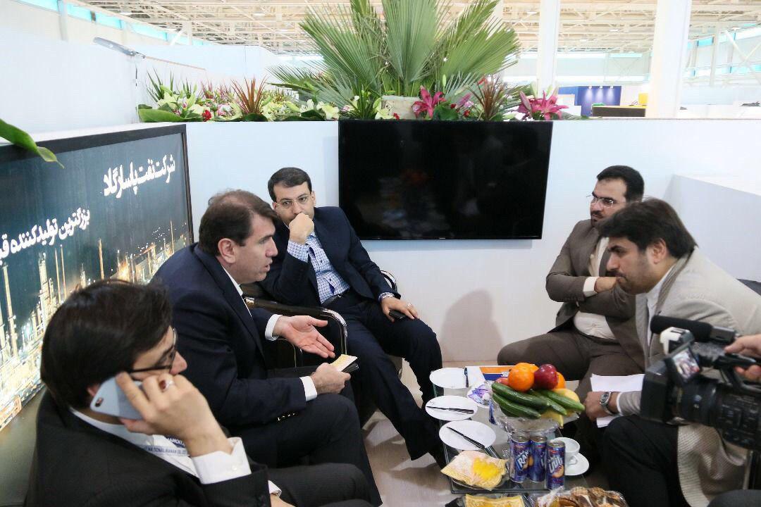 بازدید مدیرعامل شستا از غرفه شرکت نفت پاسارگاد بازدید مدیرعامل شستا از غرفه شرکت نفت پاسارگاد