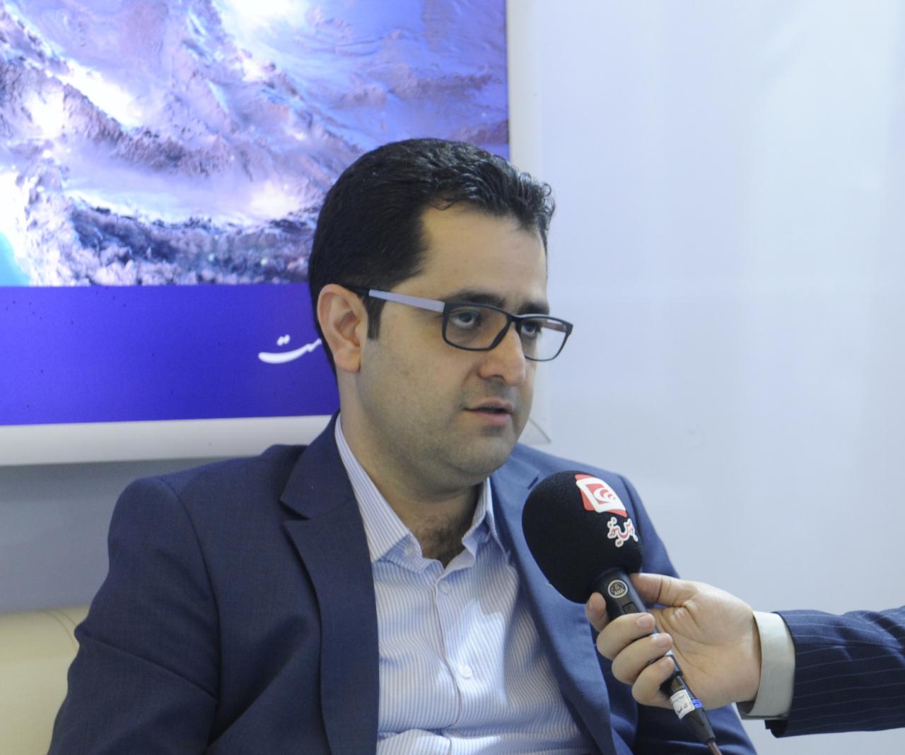 یک بام و دو هوای ما در برخورد با شبکههای اجتماعی یک بام و دو هوای ما در برخورد با شبکههای اجتماعی