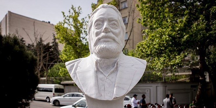 سردیس ناتمام جمشید مشایخی به کارگاه بازگشت سردیس ناتمام جمشید مشایخی به کارگاه بازگشت