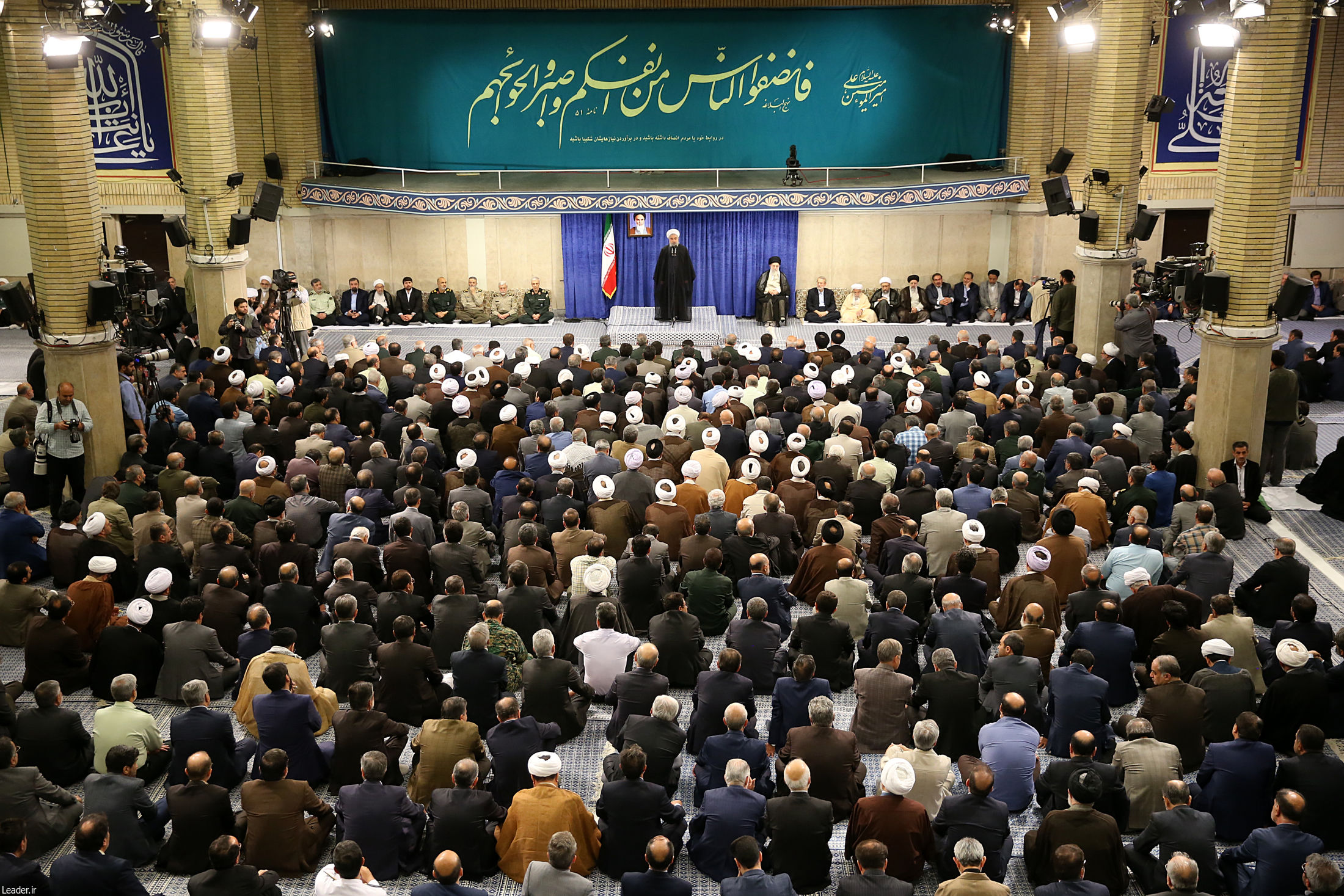 به جای درآمد نفتی درآمد غیرنفتی را جایگزین میکنیم/ اداره کشور بدون تغییر در ساختار بودجه و اقتصاد امکانپذیر نیست به جای درآمد نفتی درآمد غیرنفتی را جایگزین میکنیم/ اداره کشور بدون تغییر در ساختار بودجه و اقتصاد امکانپذیر نیست