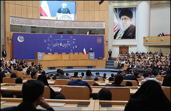 هر جا نسل جوان حضور یافت، از تنگناها عبور کردیم هر جا نسل جوان حضور یافت، از تنگناها عبور کردیم