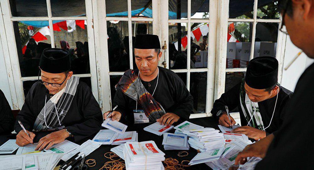 مرگ ۹۲نفر به خاطر کار زیادِ شمارش آرا در انتخابات اندونزی مرگ ۹۲نفر به خاطر کار زیادِ شمارش آرا در انتخابات اندونزی