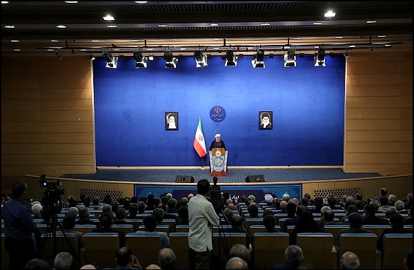 وجود فاصله بین دانشگاه و تولید و صنعت، غیرقابل قبول است/ ضرورت تلاش برای افزایش اعتماد و باور مردم به تصمیمات نظام وجود فاصله بین دانشگاه و تولید و صنعت، غیرقابل قبول است/ ضرورت تلاش برای افزایش اعتماد و باور مردم به تصمیمات نظام