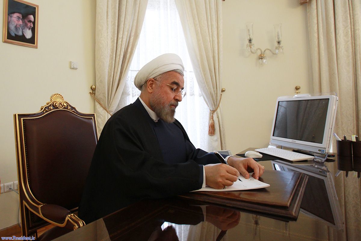 روحانی قهرمانی تیم ملی وزنه برداری را تبریک گفت روحانی قهرمانی تیم ملی وزنه برداری را تبریک گفت