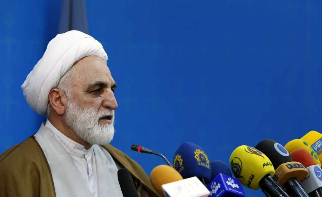 عدهای ارز ۴۲۰۰تومانی میگیرند اما چیزی وارد نمیکنند/ نباید اجازه دهیم دشمن جسور شود عدهای ارز ۴۲۰۰تومانی میگیرند اما چیزی وارد نمیکنند/ نباید اجازه دهیم دشمن جسور شود