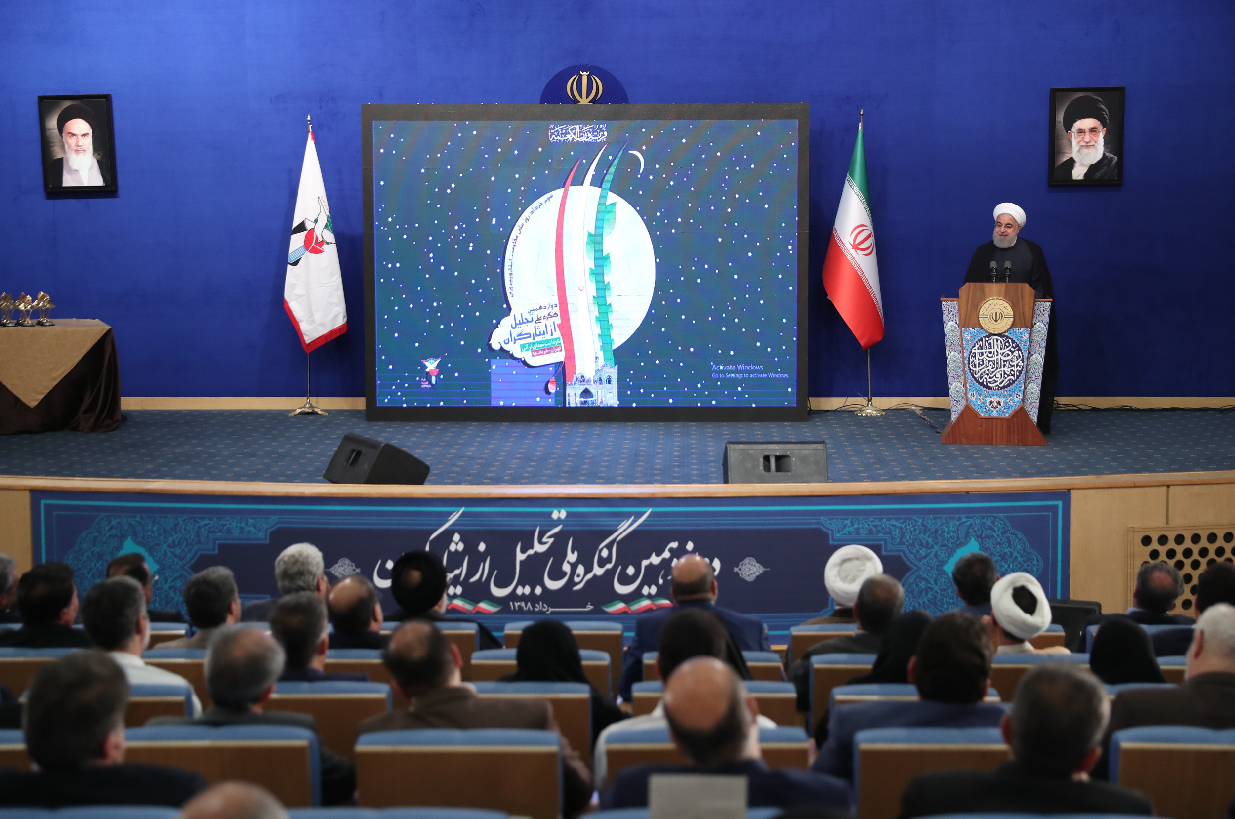 امروز با جنگ اقتصادی روبهرو هستیم/ ملت ایران دشمنان را در جنگ اقتصادی پشیمان خواهد کرد امروز با جنگ اقتصادی روبهرو هستیم/ ملت ایران دشمنان را در جنگ اقتصادی پشیمان خواهد کرد