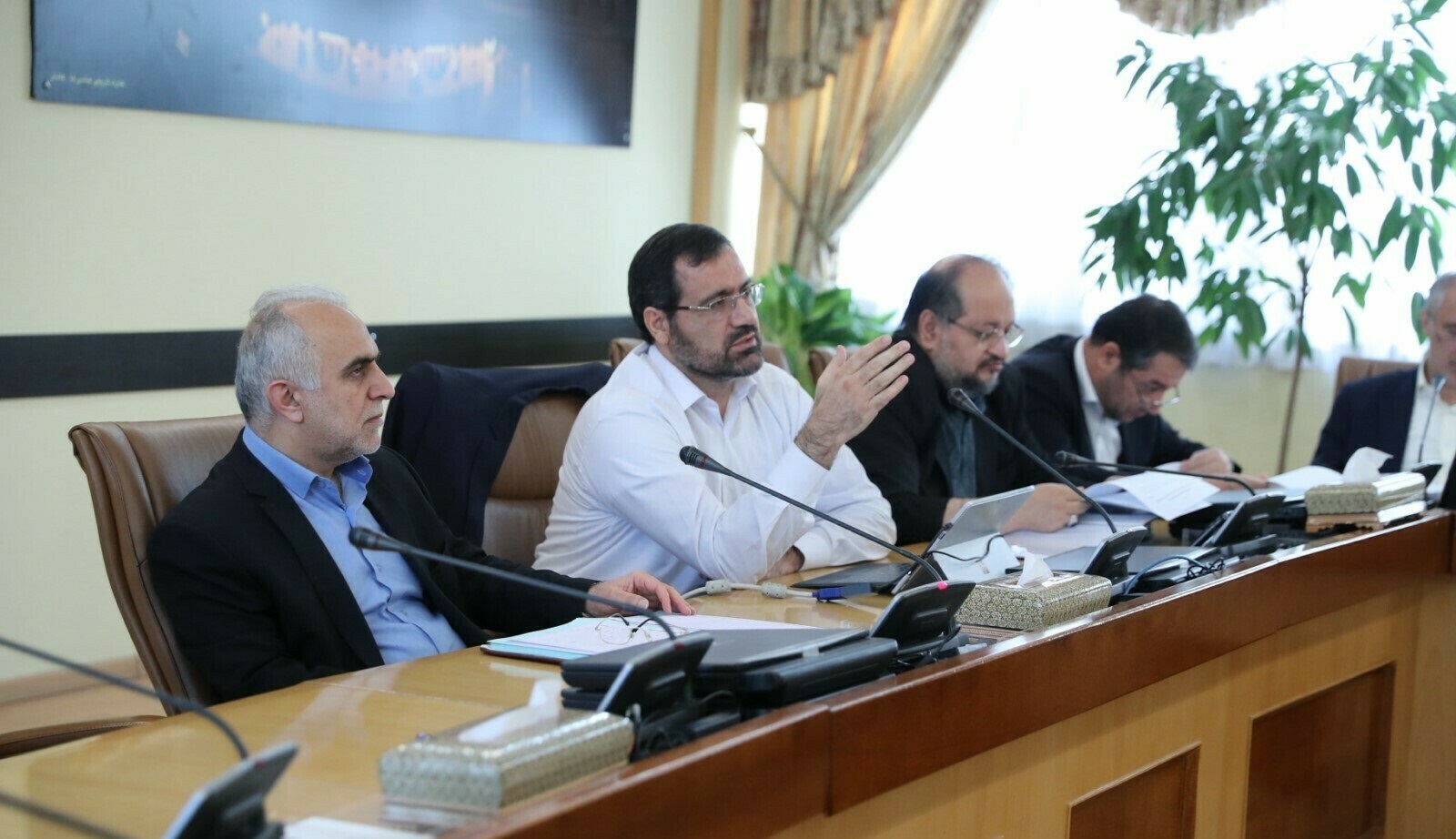 تصویب آییننامه عرضه قیر رایگان به دستگاههای اجرایی در سال98 تصویب آییننامه عرضه قیر رایگان به دستگاههای اجرایی در سال98