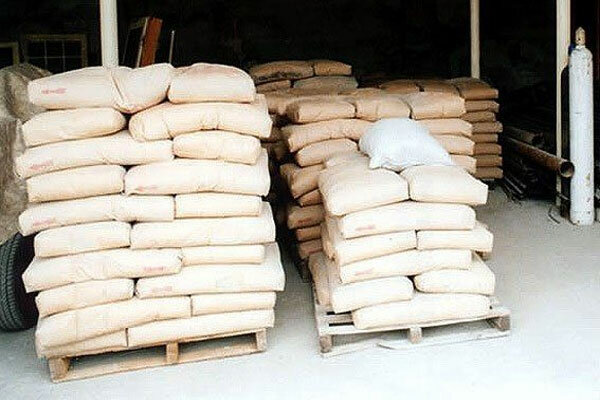 صادرات سیمان و کلینکر فقط توسط شرکتهای تولیدکننده مجاز است صادرات سیمان و کلینکر فقط توسط شرکتهای تولیدکننده مجاز است