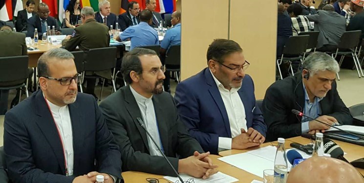 شمخانی: کشورهای مستقل جلوی هیولای وحشی تروریسم اقتصادی را بگیرند شمخانی: کشورهای مستقل جلوی هیولای وحشی تروریسم اقتصادی را بگیرند