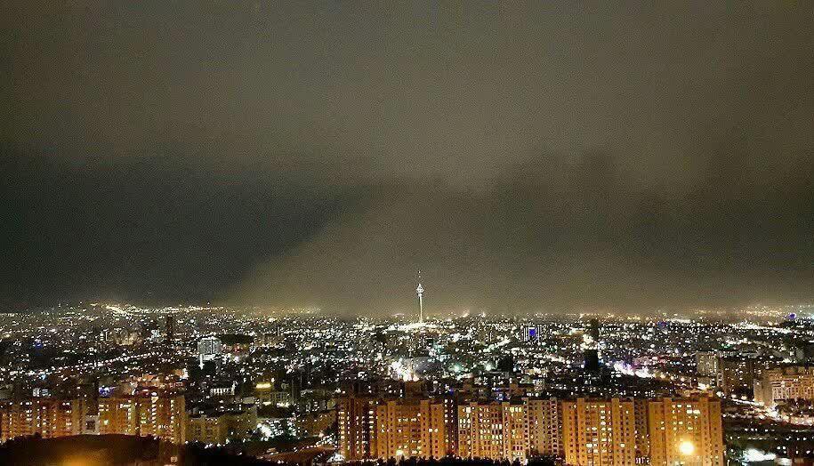 وقوع ۴٠حادثه مرتبط با درختان در پی طوفان تهران وقوع ۴٠حادثه مرتبط با درختان در پی طوفان تهران
