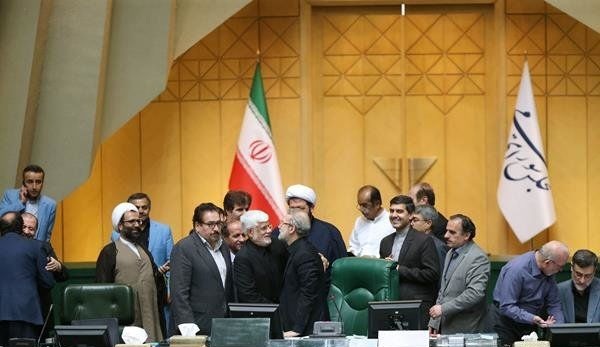 واکنش عارف به تمدید ریاست لاریجانی بر مجلس +تصاویر واکنش عارف به تمدید ریاست لاریجانی بر مجلس +تصاویر