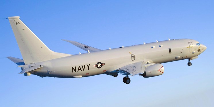 هواپیمای جاسوسی P-8 بر فراز تنگه هرمز پرواز میکرد هواپیمای جاسوسی P-8 بر فراز تنگه هرمز پرواز میکرد