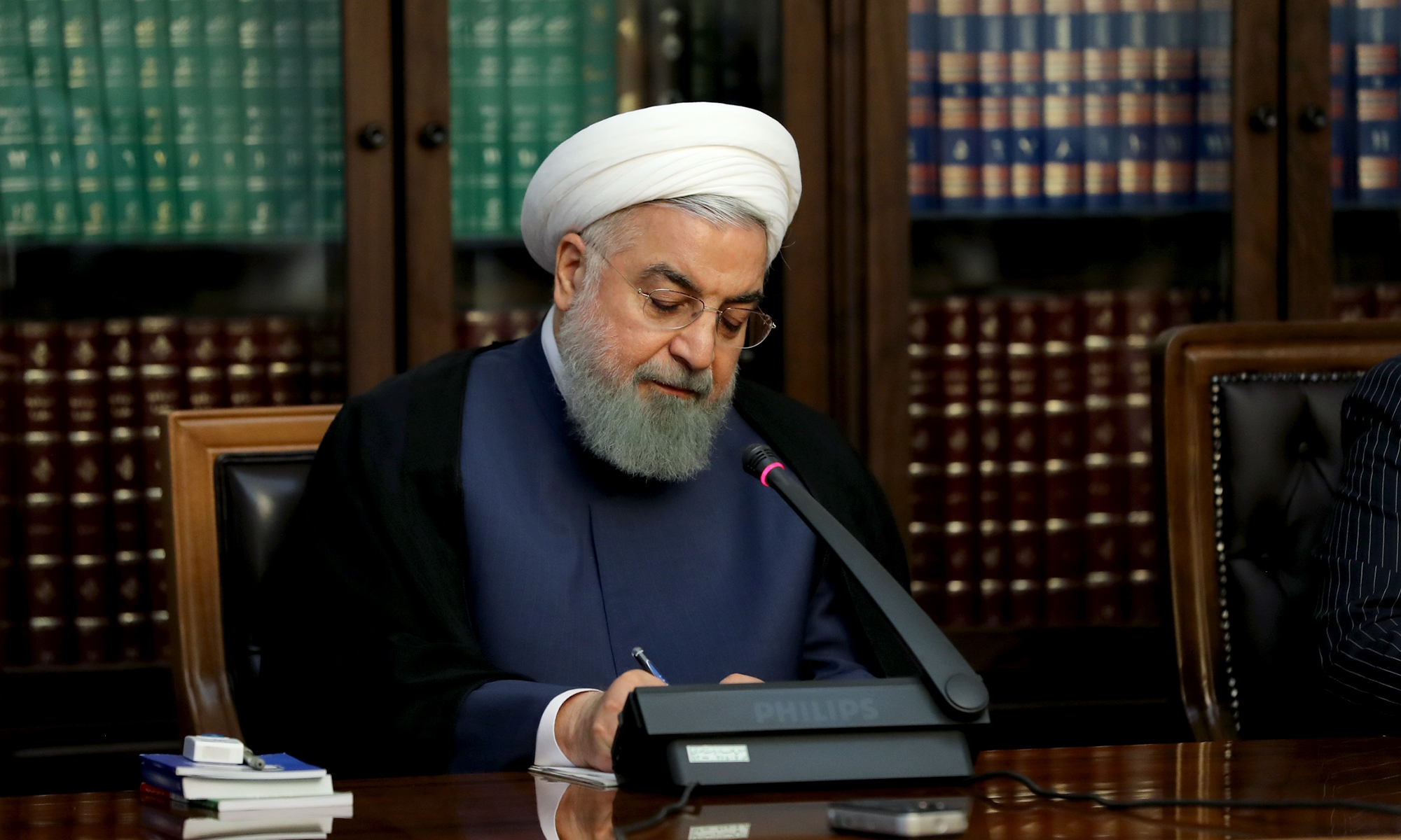 دستور روحانی برای حذف مهر گذرنامه گردشگران دستور روحانی برای حذف مهر گذرنامه گردشگران